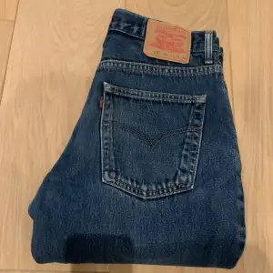 Hej säljer nu mina Levis jeans då jag bytt stil och inte har andvändning för dom, skriv för frågor.