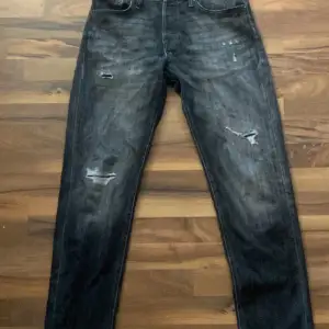 Hej! Säljer nu mina skit feta Jack and Jones jeans de är i 9/10 skick syns inte ens att man har använt de! Köpt för 799kr!