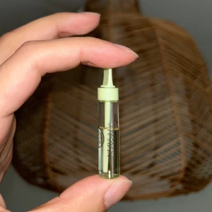 Versace - Versense sample - En liten sample av Versense från Versace. Se bild för att se hur använd den är, 1,5 ML till att börja med.  https://www.fragrantica.com/perfume/Versace/Versense-5752.html