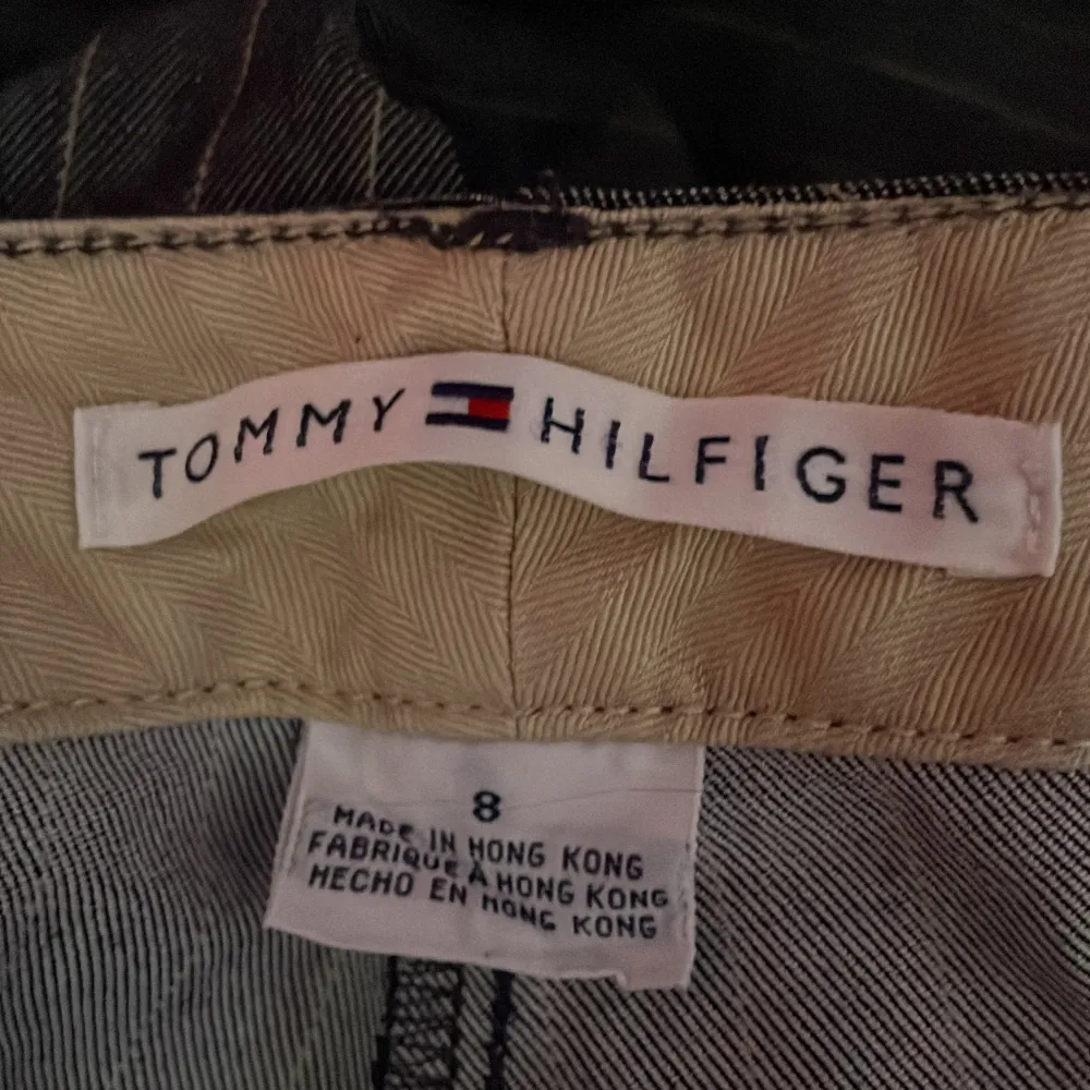 Supersnygga randiga Tommy hilfiger byxor . Jeans & Byxor.