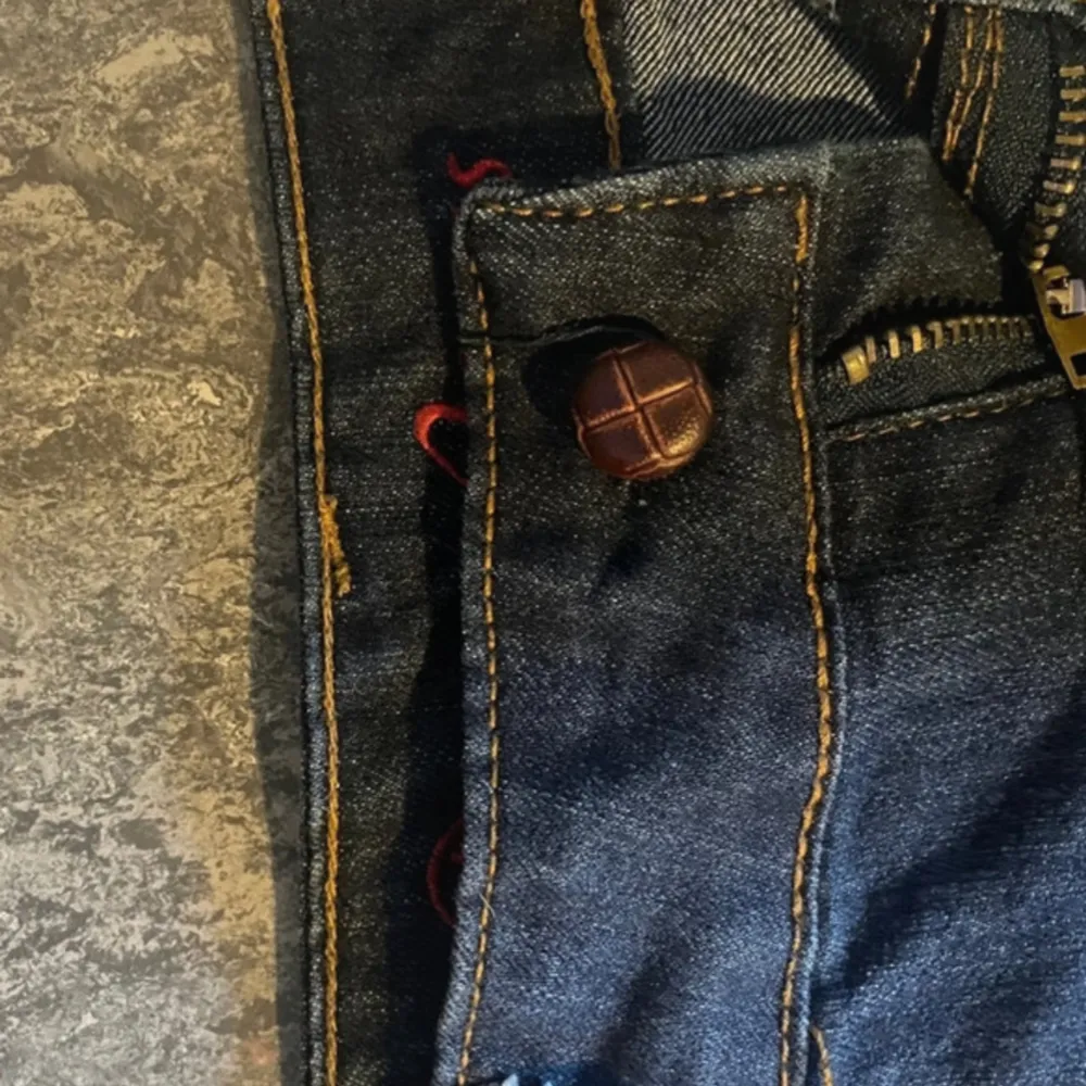 Jätte fina peace jeans i storlek 27/28 helt nya! Pris kan diskuteras . Jeans & Byxor.