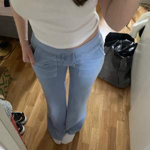 Juicy couture del ray pants i färg powder blue 🩵använda några gånger men väldigt gott skick! Jag är 160 cm 💘