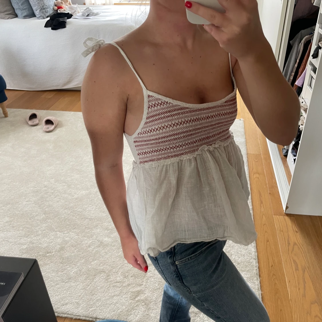 Topp med virkade detaljer - 90