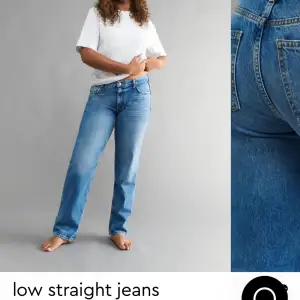 Säljer dessa jeans pga för stora, använda 1 gång🤍