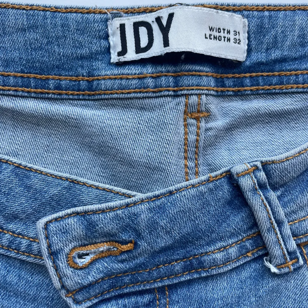 bootcut jeans från JDY, stretchiga material stl 31x31 💗 pris kan diskuteras. Jeans & Byxor.