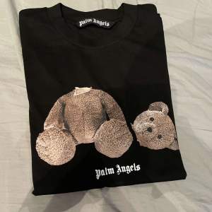 Omvänd Palm angels t-shirt kommer inte till användning, passar storlek M/L.