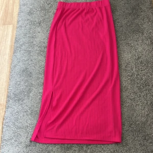 Kjol - Lång kjol från vero moda. 