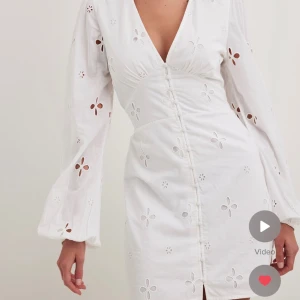 Vit klänning från NA-KD - Bra skick, använt endast en gång. 