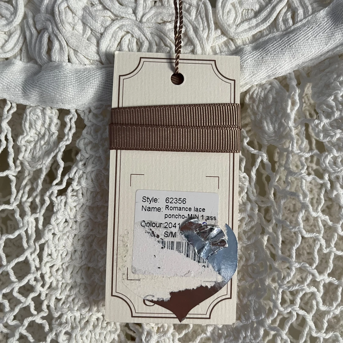 Broderad virkad poncho - 92