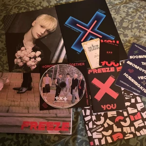 TXT album med alla inclusions  - Inte några defeker och allt som syns på bilden medföljer, dvs photocards & posters m.m!💞Skriv i dm vid intresse av att se pcs!