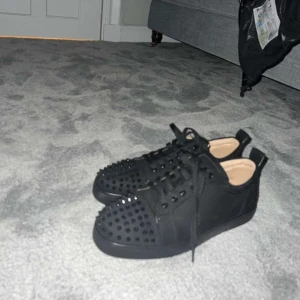 Loubs - Storlek 43 bra skick har haft de i max 4 månader de