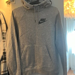 Nike Hoodie - Nike Hoodie storlek M, Nyskick