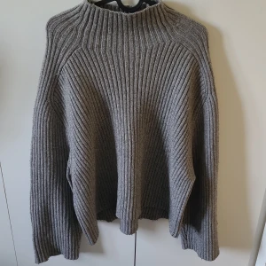 Halv polo tröja - Jätte söt polo tröja till vinter♥️ Används få gånger. 