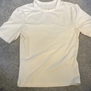 Träningströja  - Säljer då den är förliten. Har använts en gång o är i perfekt skick