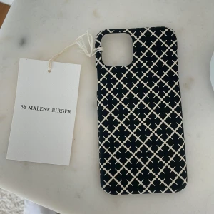 By Maline Birger iPhone skal  - Helt nytt iPhone skal från by Malene Birger❤️‍🔥❤️‍🔥osäker till vilken mobil den är till men måtten är 7 x 14