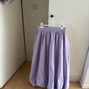 Bal bröllop fest lång kjol lila  - Ny! Storlek L