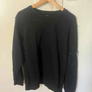Cp company  - Fet tröja, använd få gånger.