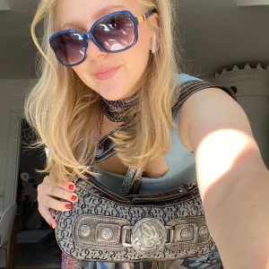 Vintage guessväska🎀🎀 - Såljer denna superfina väska från guess! I fint skick! Dustbag medföljer!💓💓