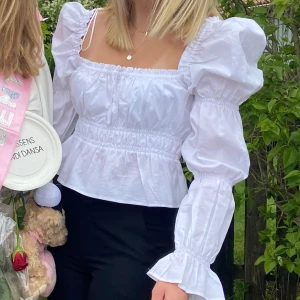 Blus - Supersöt och gullig blus! Säljer pga används inte längre