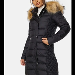 Vinterjacka - Säljer nu min vinter jacka från rock and blue värde 3800 köpt ifrån bubbleroom pris går att diskutera vid snabb affär