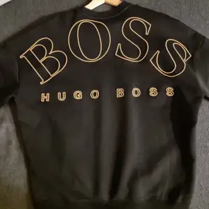 Helt ny Hugo Boss tröja säljes då den var för liten för mig. Storlek Medium finns att hämta i Stockholm.