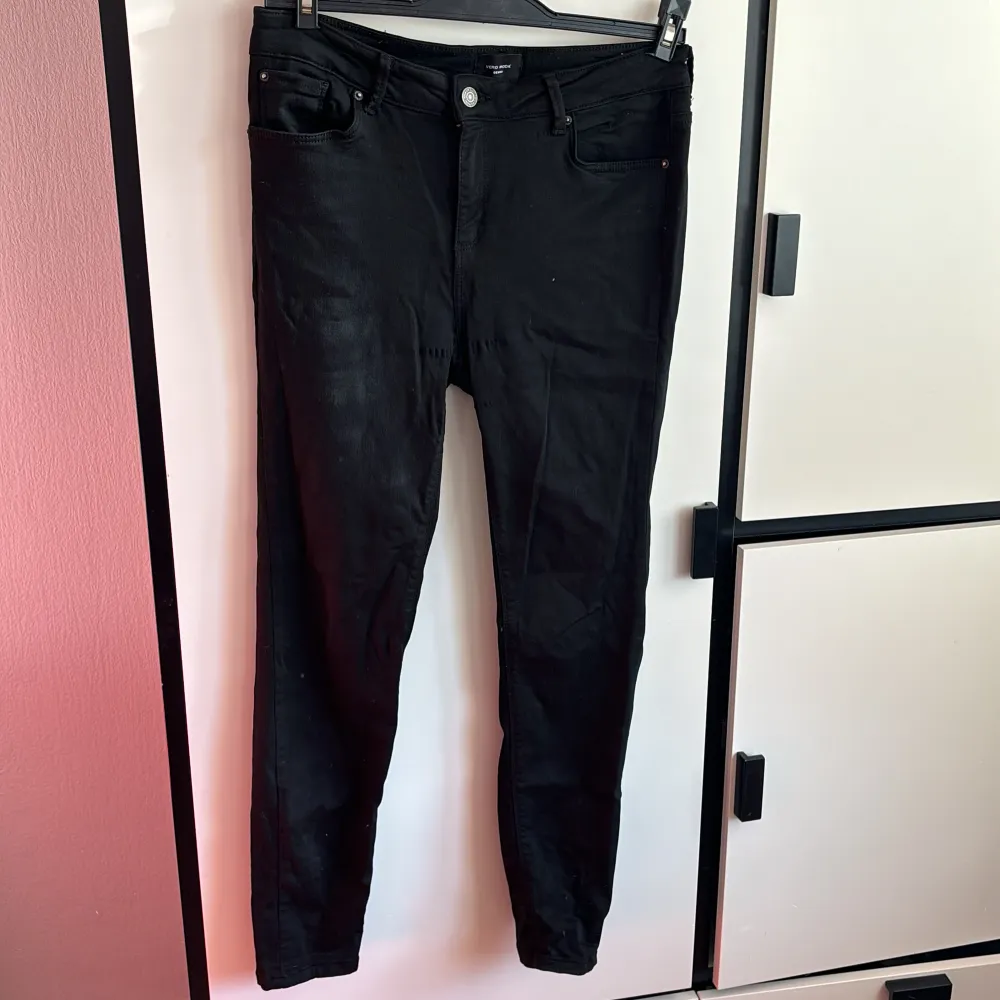Väldigt skön veromoda jeans som samtidigt är stretchig!😍 Köptes för 600 kronor. Jeans & Byxor.
