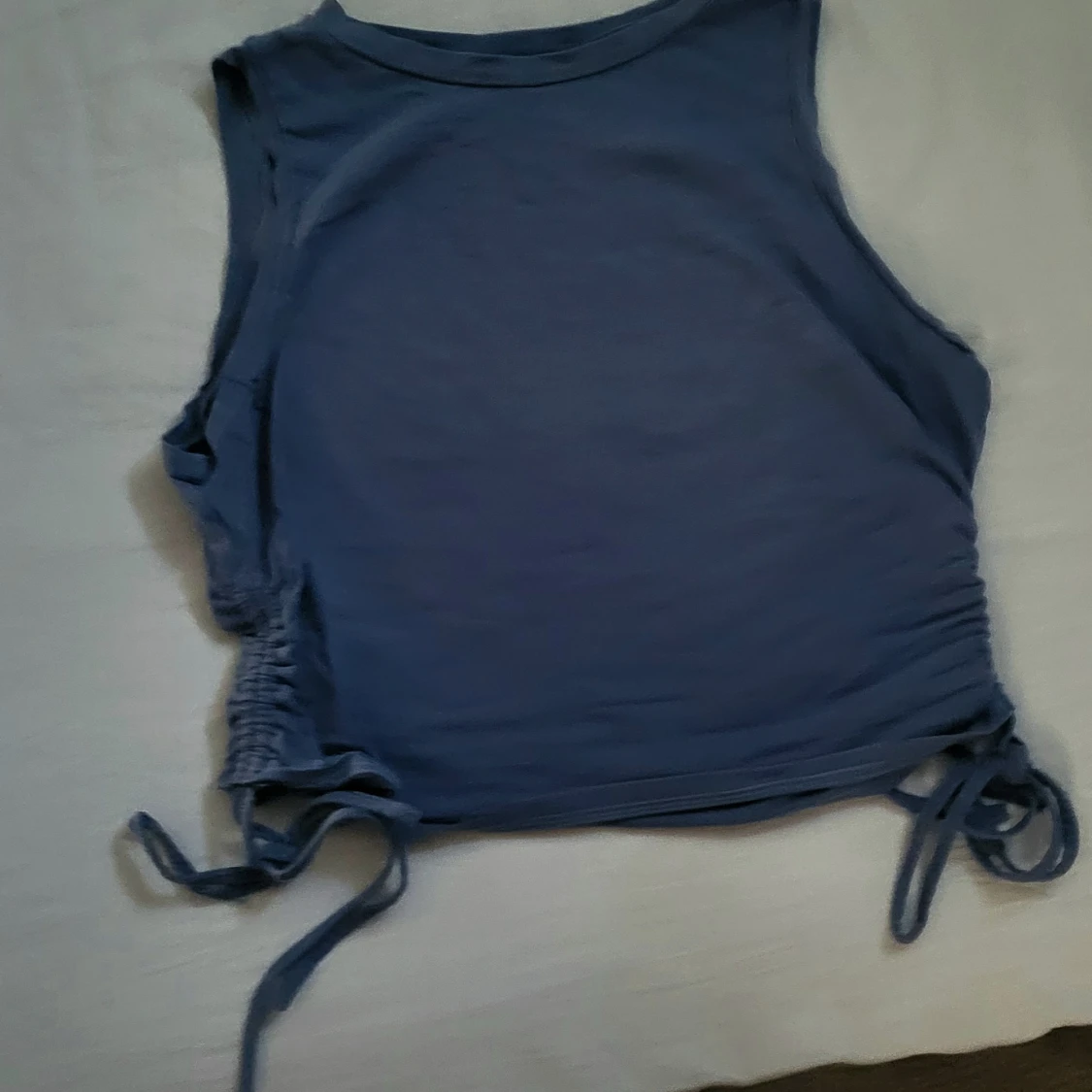 Topp med sidoknutar - 90