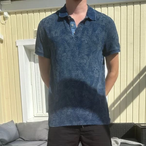 Fin piké tröja i st M  - Storlek M! Piké tröja, perfekt inför sommaren.