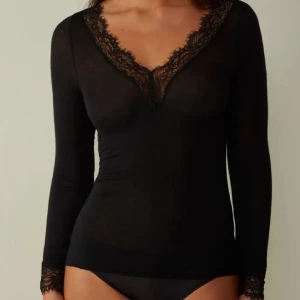 Intimissimi tröja  - En super fin intimissimi tröja i perfekt skick. Pris kan alltid diskuteras 