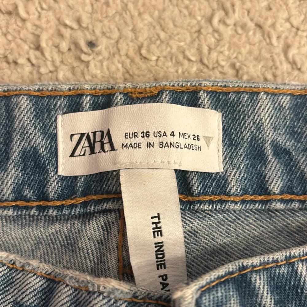 Zara jenas storlek 36 los waist men är ganska små i storlek.  . Jeans & Byxor.