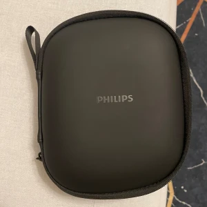 Philips - Ny skick, väldig bra ljud allt funkar som det ska funka vill sälja den eftersom jag har fått andra hörlurar.