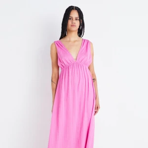 Rosa klänning ginatricot  - Rosa klänning från ginatricot använd 1 gång!💕nypris 500kr mitt pris 300kr