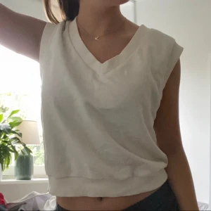 Fin vit väst - Vit väst, aldrig använd i bra kvalitet. 