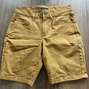 Beige/bruna shorts från Black Diamond. Mycket bra skick, har bara blivit för små! 