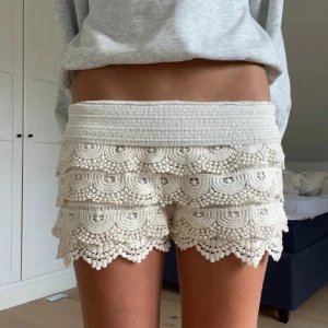 Virkade shorts - Super fina virkade shorts perfekta nu till sommaren. Jag skulle säga att det är en ljus beig färg på shortsen❤️