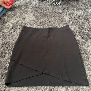 Minikjol - Ny skick  priset är absolut diskuterbart och har du funderingar så tvecka inte på att höra av dig🥰