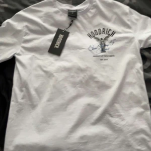  hoodrich tröja  - Helt ny köpt den i Tyskland den passar ej mig de drf jag säljer nu storlek s