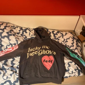 Kanye Hoodie Kids See Ghost - Ok 🆗 skick, vet ej om den är äkta men kan oavsett sänka priset, sunkissed och vid snabb affär skickas den direkt