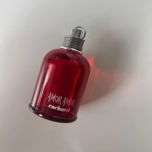 Amor Amor parfym  - Amor Amor från cacharel