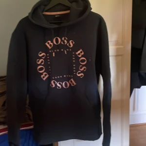 Hoodie - Hoodie jag inte använder längre, i fint skick 