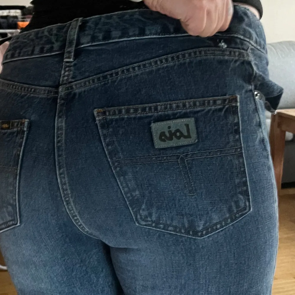 Ord 1.700 Nu 400 Som ni ser passar dom Mig inte längre 😅 väldigt fina . Jeans & Byxor.