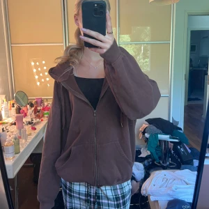 Brown zip up hoodie - Zip up hoodie, in very good condition