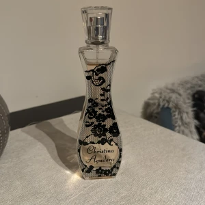 Parfym Christina Aguilera - Är använd, ca 70ml av 75ml uppskattningsvis. Finns originalförpackning. 