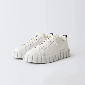 Odessa eytys - Säljer mina odessa eytys i vitt läder. Dessa är använda 3 gånger så dem är i mycket bra skick🌼