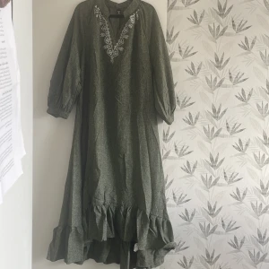 Damkläder  - En fint sommarklänning, storlek är 2XL