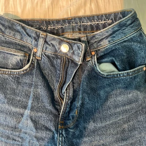 Jeans  - Långa jeans från bikbok som är rak i passformen🤗