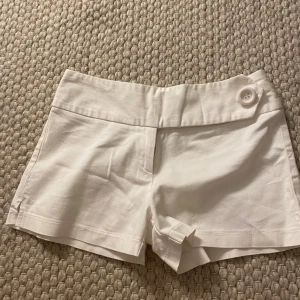 Lågmidjade shorts - Sååå snygga lågmidjade shorts! Passade ej mig🥲