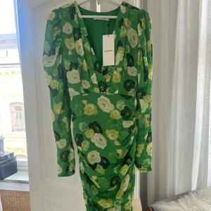 Adoore klänning - Adoore klänning använd en kväll, superfin!!!💖