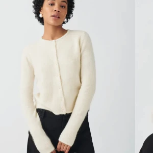 Stickad kofta - Superfin stickad kofta i premium quality från ginatricot. Använd ett fåtal gånger, slutsåld… 💞💞Sitter som en M!