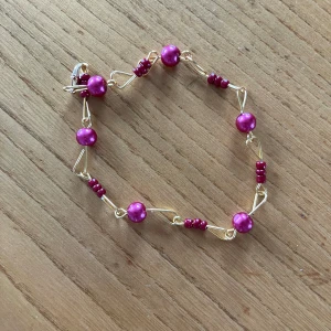 Hemmagjorda armband  - Hemmagjorda armband som jag gör själv 🫶 storlek: 21cm (går att justera till mindre)